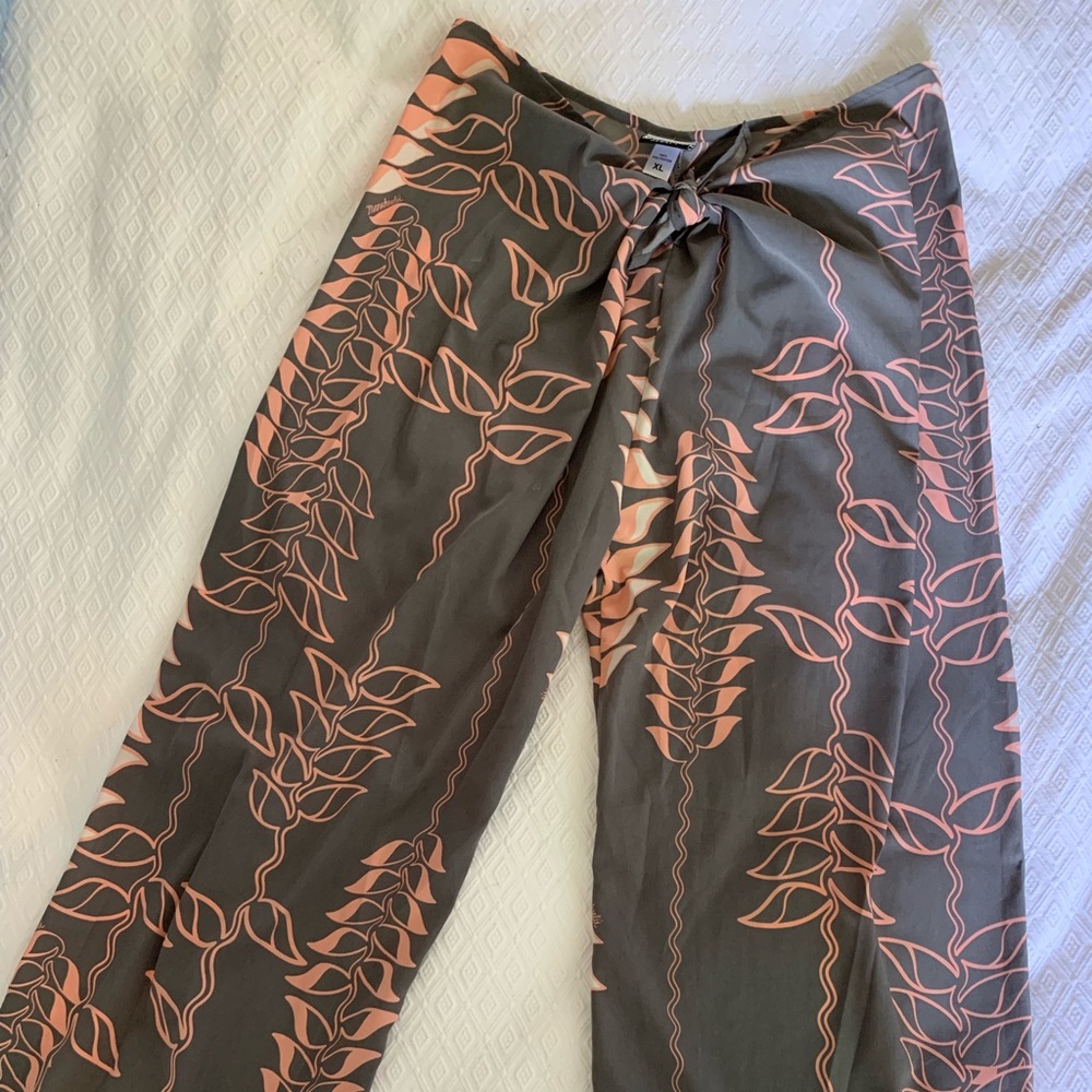 Manuhealii high-waisted pants